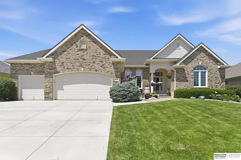 9406 Granville Pkwy, La Vista, NE 68128