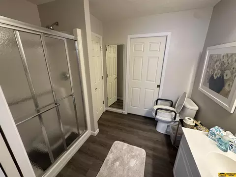 Bath - 502 Spring View Cir, Beatrice, NE 68310 photo 1 of 2