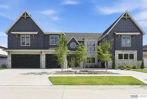 29003 Mary St, Valley, NE 68064