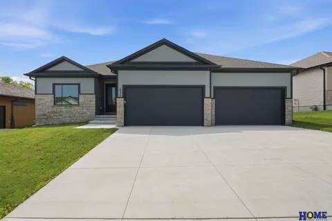 430 S 90th St, Lincoln, NE 68520