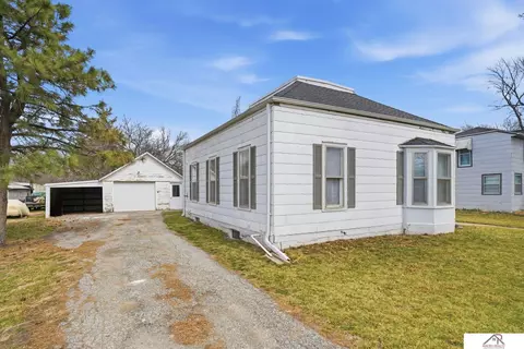 208 E York St, De Witt, NE 68341