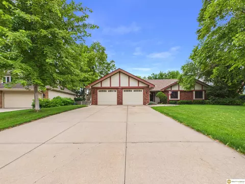 16565 Pasadena Cir, Omaha, NE 68130