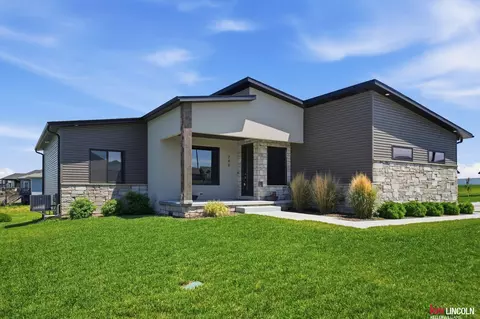 740 W Panorama Rd, Lincoln, NE 68523