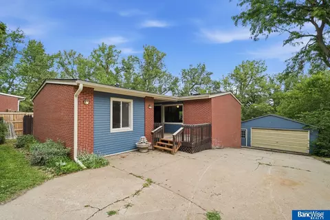 5410 Wilkins Cir, Lincoln, NE 68524