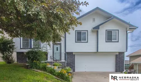 8315 Girard St, Omaha, NE 68122