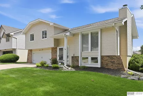 5709 N 115th Cir, Omaha, NE 68164