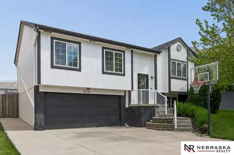18728 W St, Omaha, NE 68135