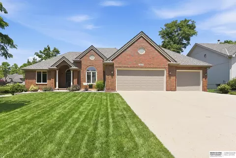 16630 Oak St, Omaha, NE 68130