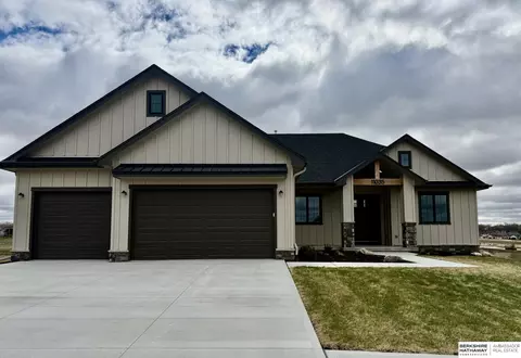 11035 S 220th St, Gretna, NE 68028