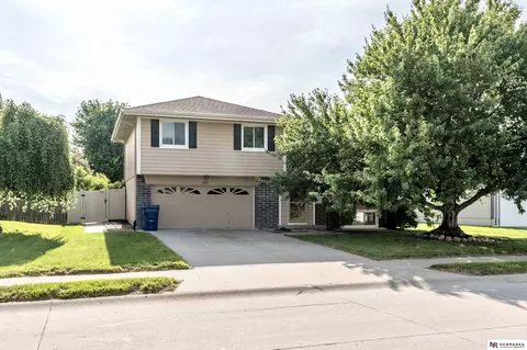 8111 S 152nd St, Omaha, NE 68138