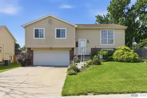 15453 Binney St, Omaha, NE 68116