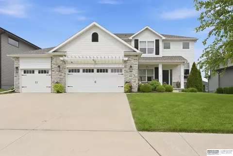 9009 N 171 St, Bennington, NE 68007
