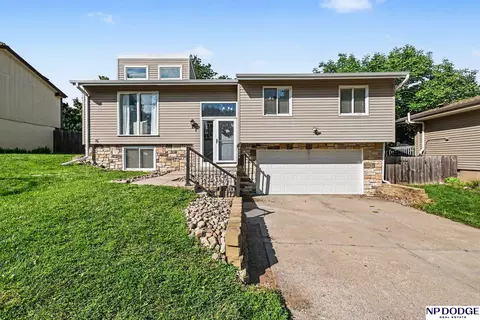 14826 Walnut Grove Cir, Omaha, NE 68137