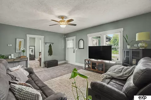 3027 Arcadia Ave, Omaha, NE 68111