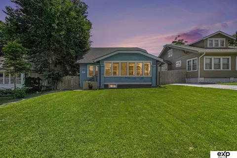 3027 Arcadia Ave, Omaha, NE 68111