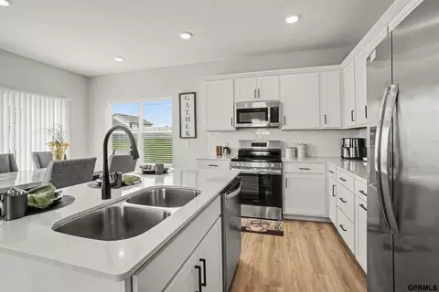 17543 Potter St, Bennington, NE 68007 photo 9