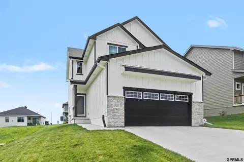 17543 Potter St, Bennington, NE 68007 photo 1