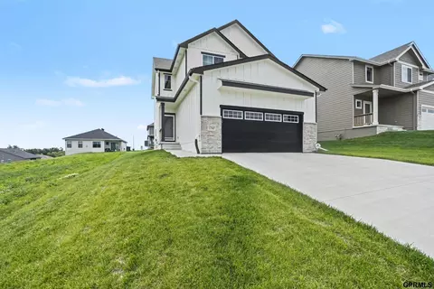 17543 Potter St, Bennington, NE 68007 photo 2