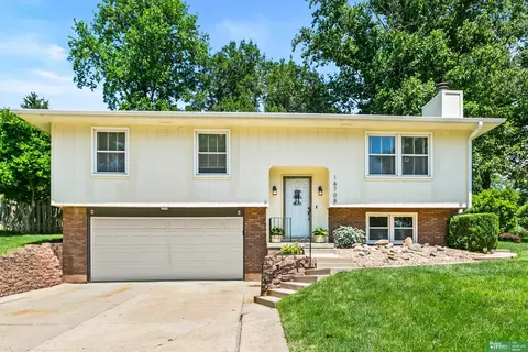 16708 William St, Omaha, NE 68130