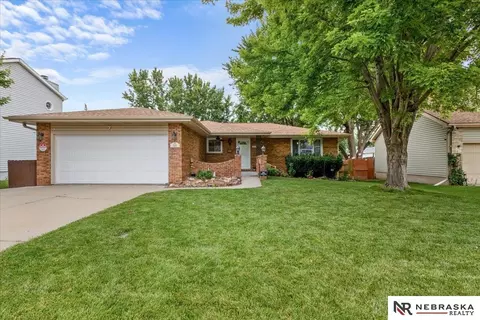 524 Sailside Dr, Lincoln, NE 68528
