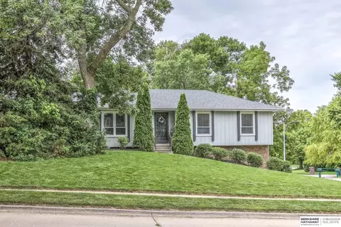 904 S 153 St, Omaha, NE 68154