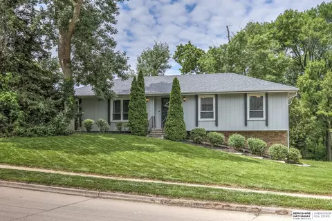 904 S 153 St, Omaha, NE 68154