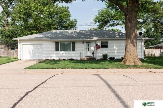 710 N Mayhew Dr, York, NE 68467