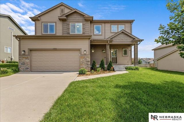 17825 Camden Ave, Omaha, NE 68116
