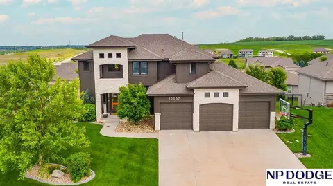 12007 Longshore Ave, Papillion, NE 68046