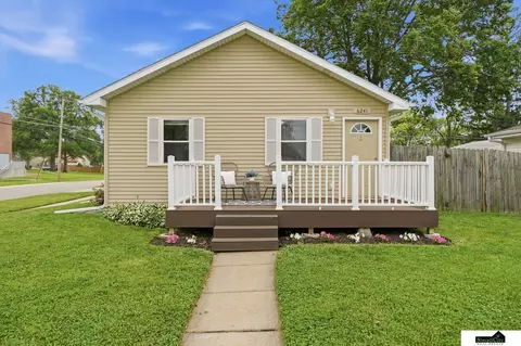 6241 Gladstone St, Lincoln, NE 68507