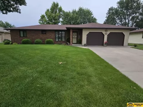 319 N 26th St, Beatrice, NE 68310