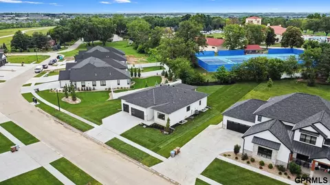 9160 Hillcrest Trl, Lincoln, NE 68510