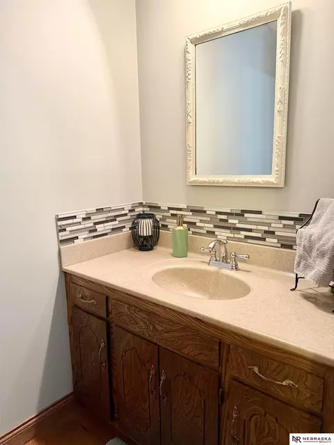 Bath - 2304 High St, Beatrice, NE 68310 photo 1 of 6