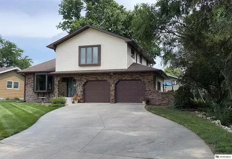 Exterior - 2304 High St, Beatrice, NE 68310 photo 2 of 14