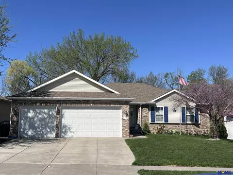 1051 N 81st St, Lincoln, NE 68505