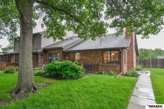 1122 Rockhurst Dr, Lincoln, NE 68510