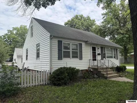 4146 Y St, Lincoln, NE 68503