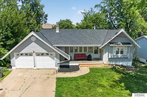 7141 Wood Lane Dr, La Vista, NE 68128