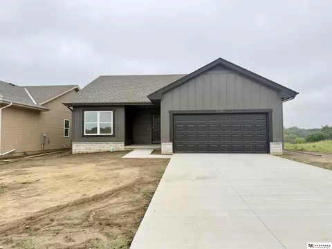 1246 Meadow Ln, Plattsmouth, NE 68048