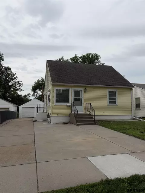 4315 F St, Lincoln, NE 68510