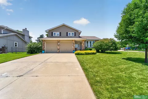 6706 S 77 St, Ralston, NE 68127