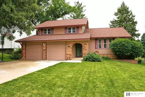 3505 Leawood Dr, Bellevue, NE 68123