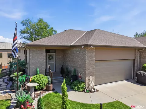 2932 Park Place Ct, Lincoln, NE 68506