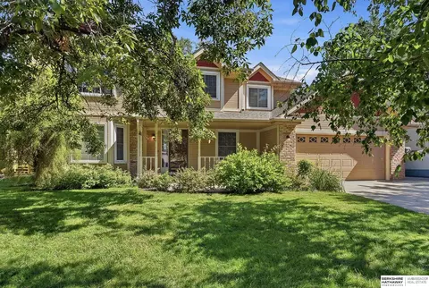 1000 Hickory Hill Rd, Papillion, NE 68046