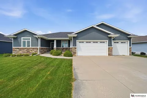Exterior - 134 Maple St, Seward, NE 68434 photo 4 of 12