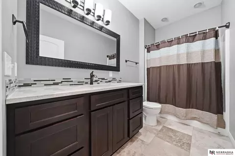 Bath - 134 Maple St, Seward, NE 68434 photo 4 of 6