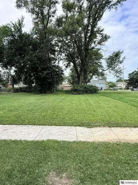 2416 N 17 St, Omaha, NE 68110