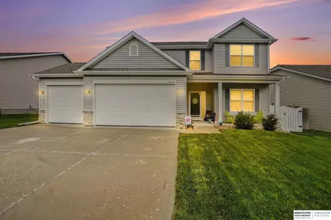 4606 Hansen Ave, Papillion, NE 68133