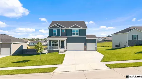 6409 Peters Pkwy, Papillion, NE 68157
