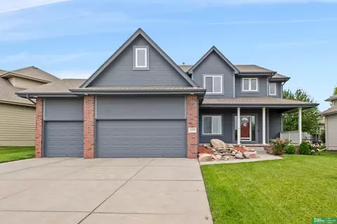 1208 N 181st St, Elkhorn, NE 68022